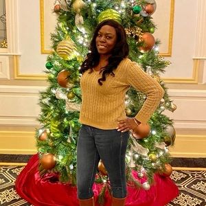 Meet your Posher, Adrienne